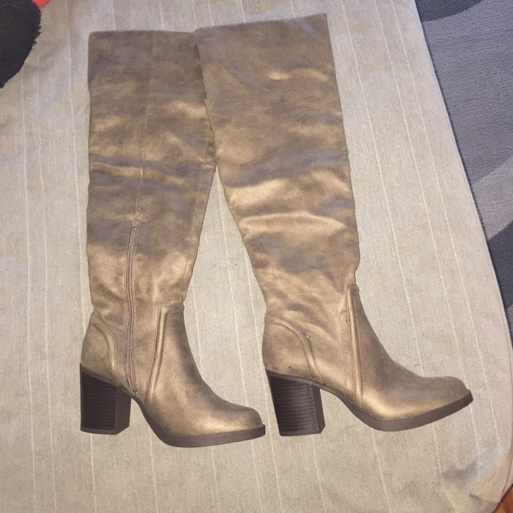Long boots 👢